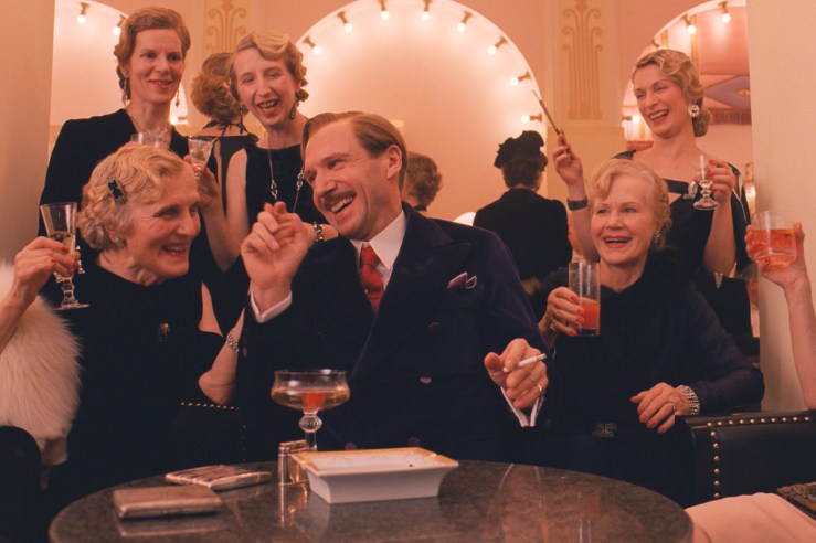 RalphFiennesLadiesGrandBudapestHotel