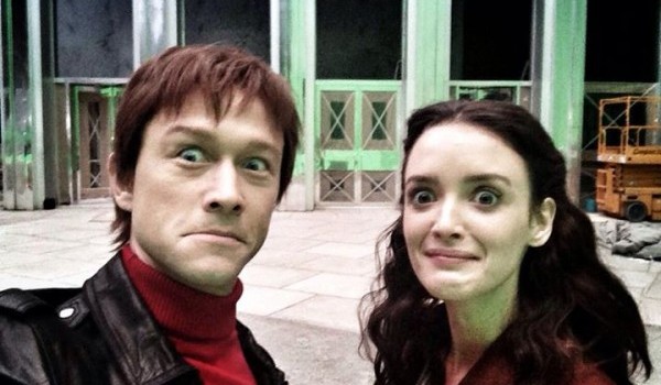 The-Walk-Joseph-Gordon-Levitt-Charlotte-Le-Bon-600x450-600x350