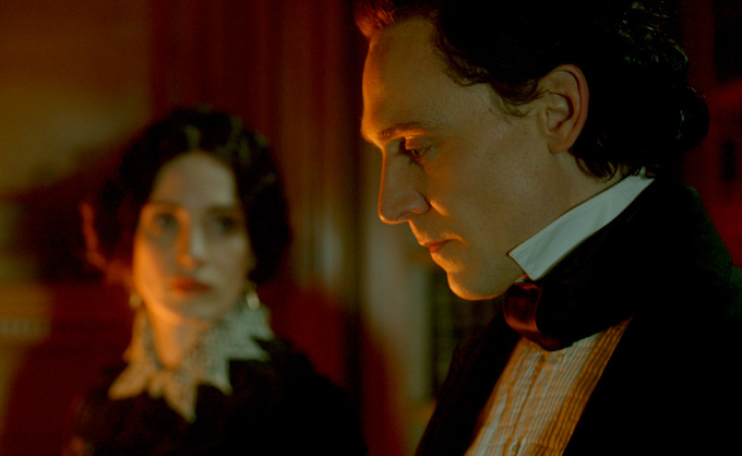 crimson-peak-jessica-chastain-mia-wasikowska-tom-hiddletston-guillermo-del-toro-rc-00039r