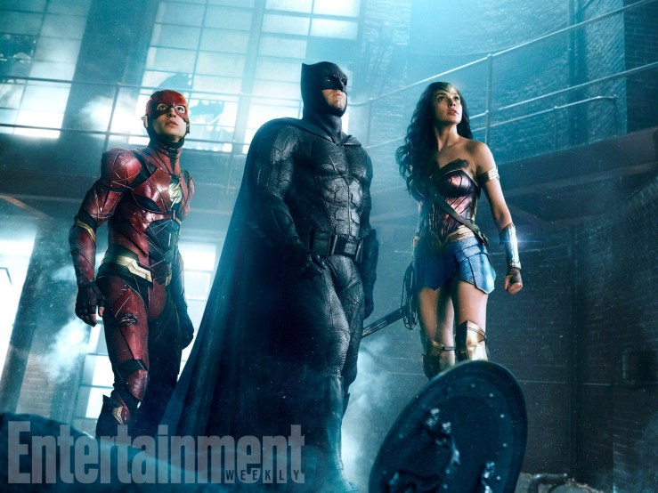 JUSTICE LEAGUE (2017) (L-r)†EZRA MILLER as The Flash,†BEN AFFLECK as Batman and GAL GADOT as Wonder Woman Credit: Warner Bros. Pictures/ ô & © DC Comics